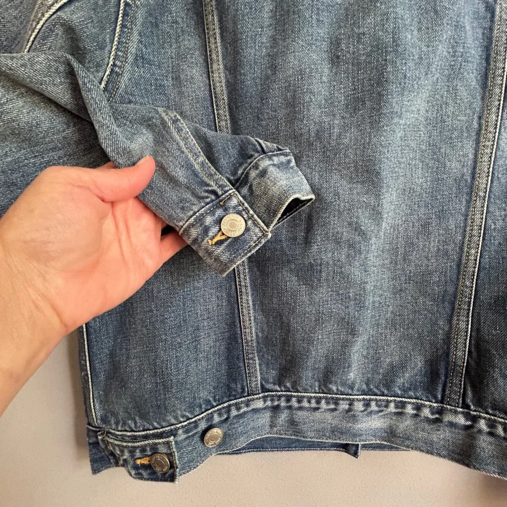 GAP Icon Denim Jacket Medium Wash Blue Cotton Trucker S/797118-00 Mens M